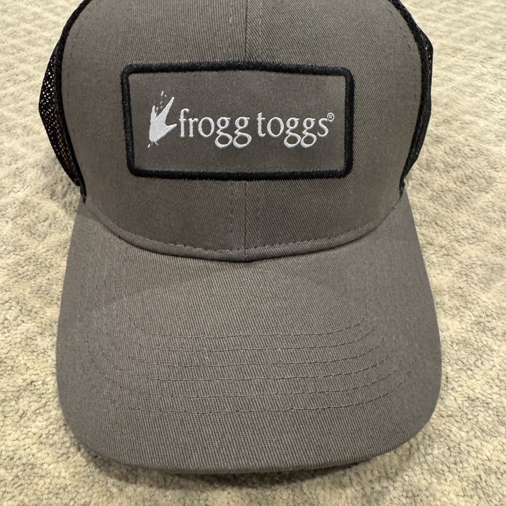 NWT Frogg Toggs Gray Trucker Hat